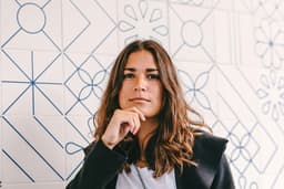 Laura Bennet's profile