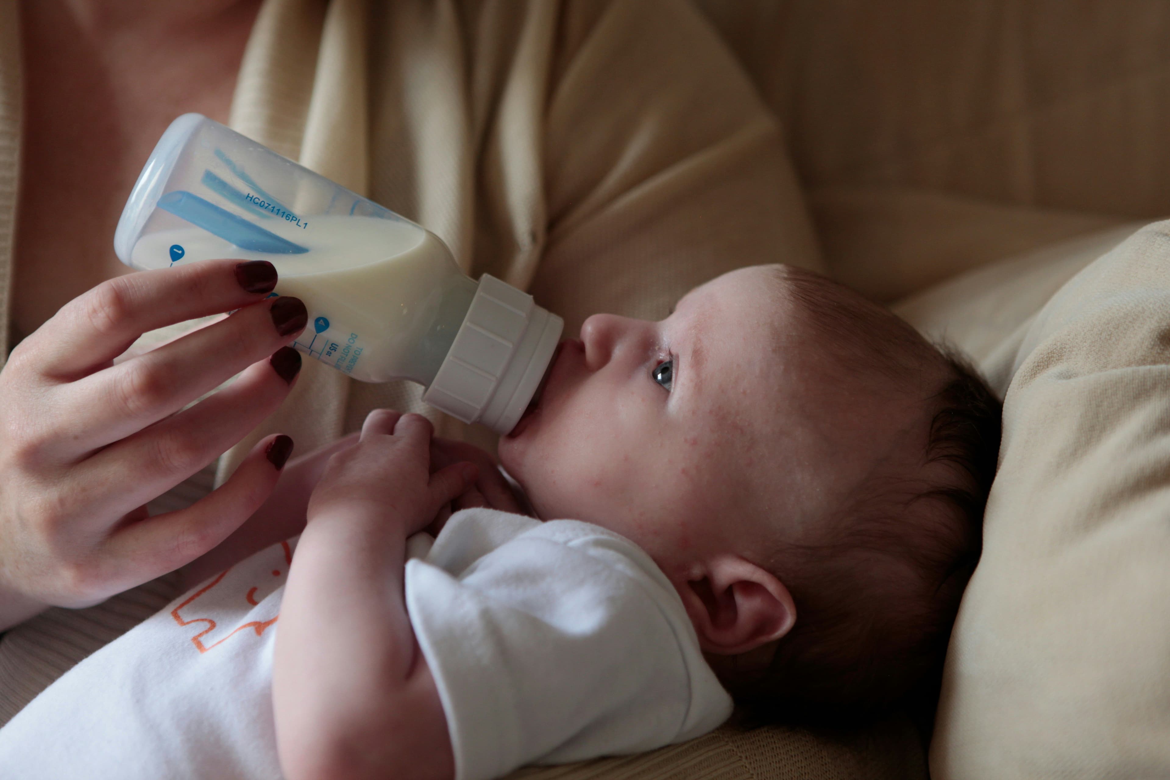 Breastfeeding vs Formula: Making Informed Feeding Choices